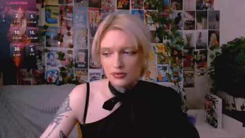 Snapshot of simona_rain chatting on 10.26.25 Simona online show from 10.26.25