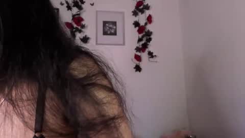 Snapshot of simone_philll chatting on 10.28.25 Simone Phill  online show from 10.28.25