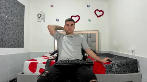 Snapshot of simonkeler chatting on 09.30.25 SIMON KELER online show from 09.30.25