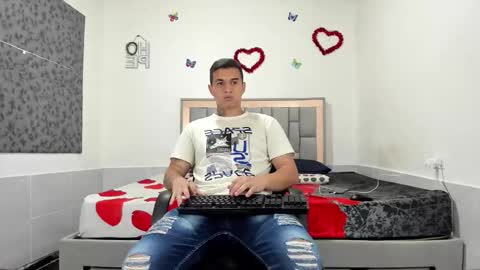 Snapshot of simonkeler chatting on 10.08.25 SIMON KELER online show from 10.08.25