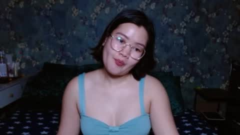 Snapshot of simply_niki chatting on 05.16.26 zia online show from 05.16.26