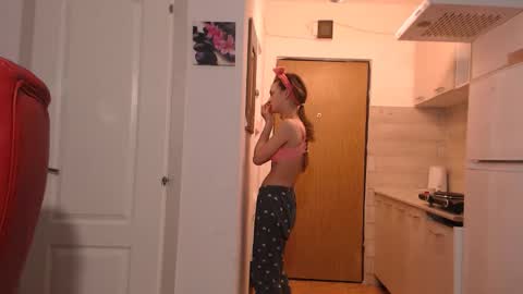 Snapshot of simyhvn chatting on 02.17.26 simyhvn online show from 02.17.26