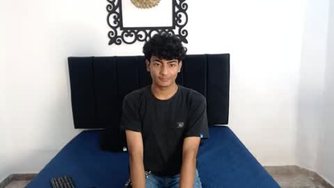 Snapshot of sinboy_ chatting on 04.19.26 online show from 04.19.26