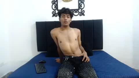 Snapshot of sinboy_ chatting on 04.24.26 online show from 04.24.26