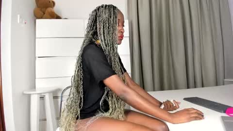 Snapshot of sincerre9_tara chatting on 01.31.25 sincerre9_tara online show from 01.31.25