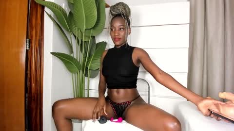 Snapshot of sincerre9_tara chatting on 02.13.25 sincerre9_tara online show from 02.13.25