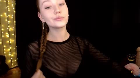 Snapshot of sindiwatsoon chatting on 10.31.25 Sindi online show from 10.31.25