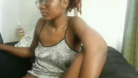 Snapshot of sinful_shadow chatting on 05.18.26 sinful_shadow online show from 05.18.26