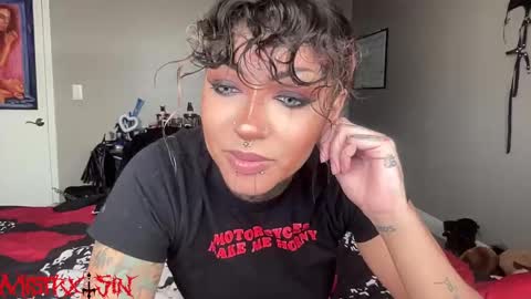 Snapshot of sinfulincubus chatting on 10.08.25 Mistrx Sin online show from 10.08.25