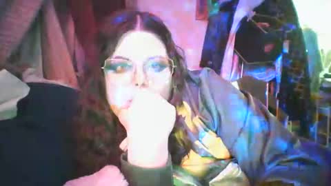 Siofra online show from 02.17.25