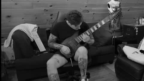 Snapshot of siphonophorstrings chatting on 10.21.25 Dustbunnyfoofoo online show from 10.21.25