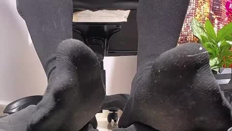 only foot                         worshipers here online show from 12.15.24