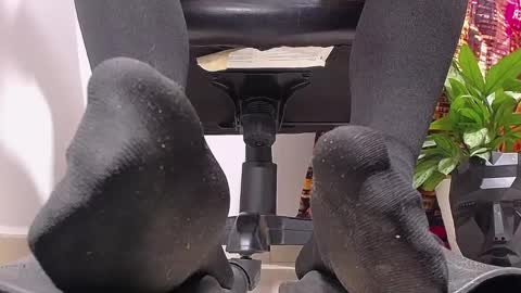 only foot                         worshipers here online show from 12.15.24