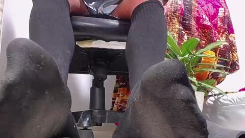 only foot                         worshipers here online show from 12.20.24