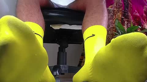 only foot                         worshipers here online show from 12.21.24