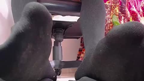 only foot                         worshipers here online show from 12.22.24