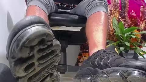 only foot                         worshipers here online show from 01.07.25