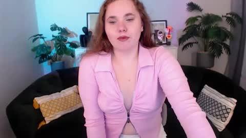 Snapshot of sireen_kiss chatting on 09.14.25 Sireen online show from 09.14.25
