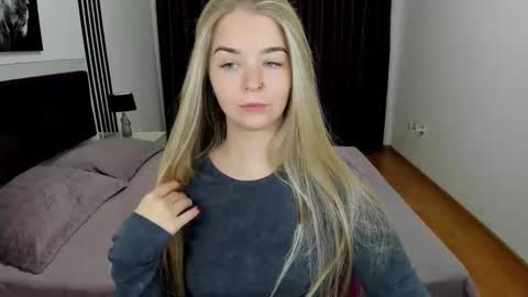 SirenaBloom online show from 10.27.25