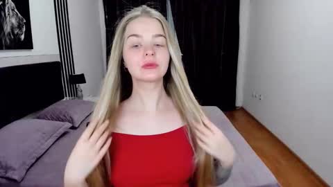 SirenaBloom online show from 04.07.26