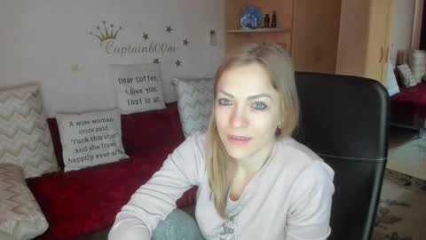 Snapshot of sirenasilk chatting on 09.30.25 sirenasilk online show from 09.30.25