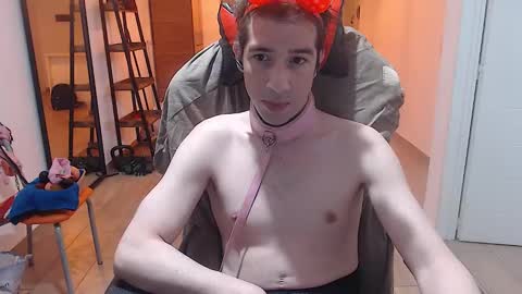 Snapshot of sissy_slave95 chatting on 01.09.25 sissy slave online show from 01.09.25