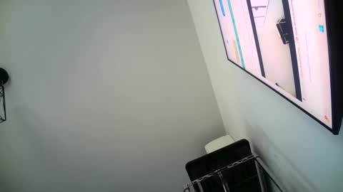 Snapshot of sissyboilooking chatting on 01.28.25 RESPONDS WELL TO ... online show from 01.28.25