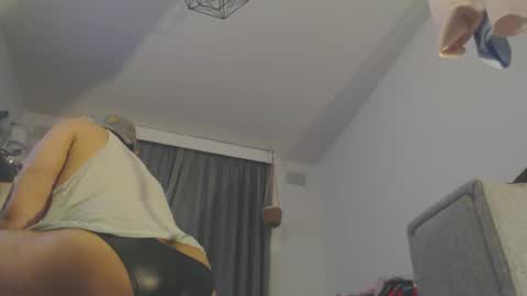 Snapshot of sissyboilooking chatting on 03.01.25 RESPONDS WELL TO ... online show from 03.01.25