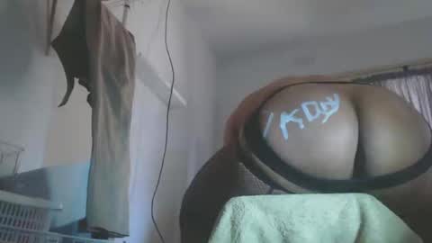 Snapshot of sissyboilooking chatting on 03.07.25 RESPONDS WELL TO ... online show from 03.07.25