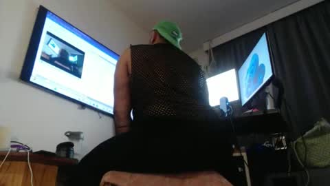 Snapshot of sissyboilooking chatting on 09.12.25 RESPONDS WELL TO ... online show from 09.12.25