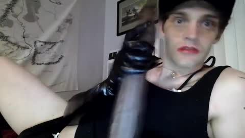 Snapshot of sissyemmalauren chatting on 10.04.25 sissyemmalauren online show from 10.04.25