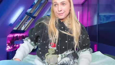 Snapshot of siswet19 chatting on 02.20.25 Elise online show from 02.20.25