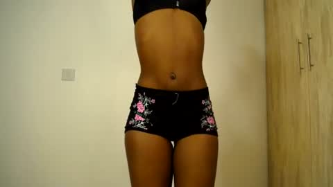 Snapshot of sizzly_ass chatting on 06.16.26 sizzly_ass online show from 06.16.26