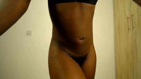 Snapshot of sizzly_ass chatting on 06.19.26 sizzly_ass online show from 06.19.26