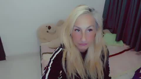 Snapshot of skarlett2072 chatting on 04.02.26 Arlett online show from 04.02.26
