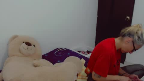 Snapshot of skarlett2072 chatting on 04.24.26 Arlett online show from 04.24.26