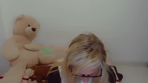 Snapshot of skarlett2072 chatting on 05.11.26 Arlett online show from 05.11.26
