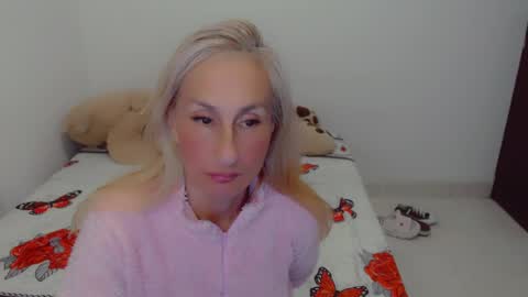 Snapshot of skarlett2072 chatting on 05.19.26 Arlett online show from 05.19.26
