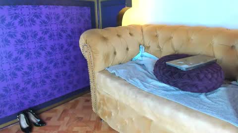 Snapshot of skarlettbarnes chatting on 09.17.25 skarlettbarnes online show from 09.17.25