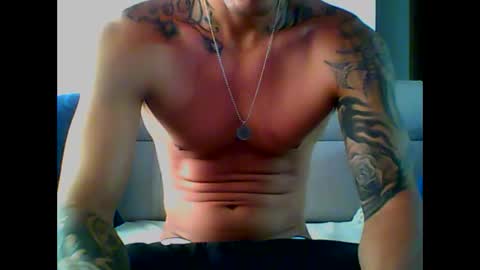 Snapshot of skater19xxx chatting on 02.11.25 miguel online show from 02.11.25