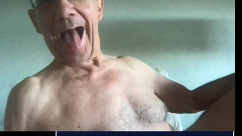 Snapshot of skima48 chatting on 10.02.25 skima48 online show from 10.02.25