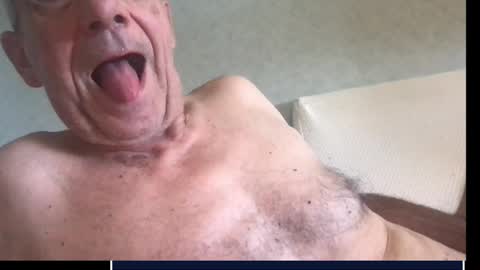 Snapshot of skima48 chatting on 10.04.25 skima48 online show from 10.04.25