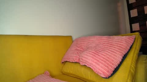 Snapshot of skimask_freak chatting on 01.04.25 Krystal Belle online show from 01.04.25