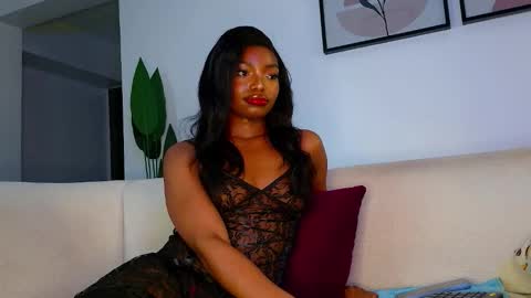 Snapshot of skimask_freak chatting on 10.07.25 Krystal Belle online show from 10.07.25