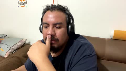 Snapshot of skinhell chatting on 12.01.24 Elias online show from 12.01.24