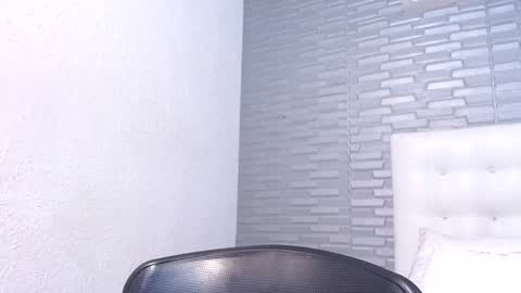 skinny_hottie18 online show from 12.14.24