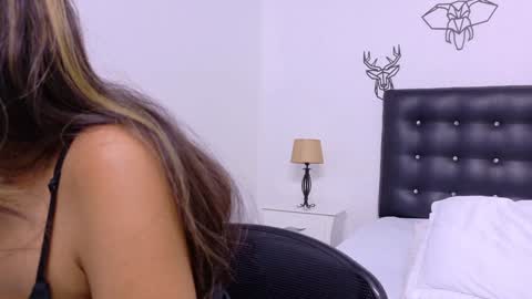 skinny_hottie18 online show from 12.18.24