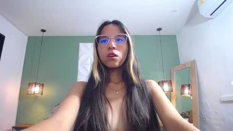 skinny_hottie18 online show from 01.19.25
