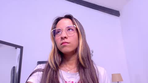 skinny_hottie18 online show from 01.21.25