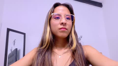 skinny_hottie18 online show from 01.24.25